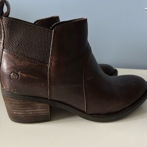 Brown Ankle Leather Boots, Born, size 7